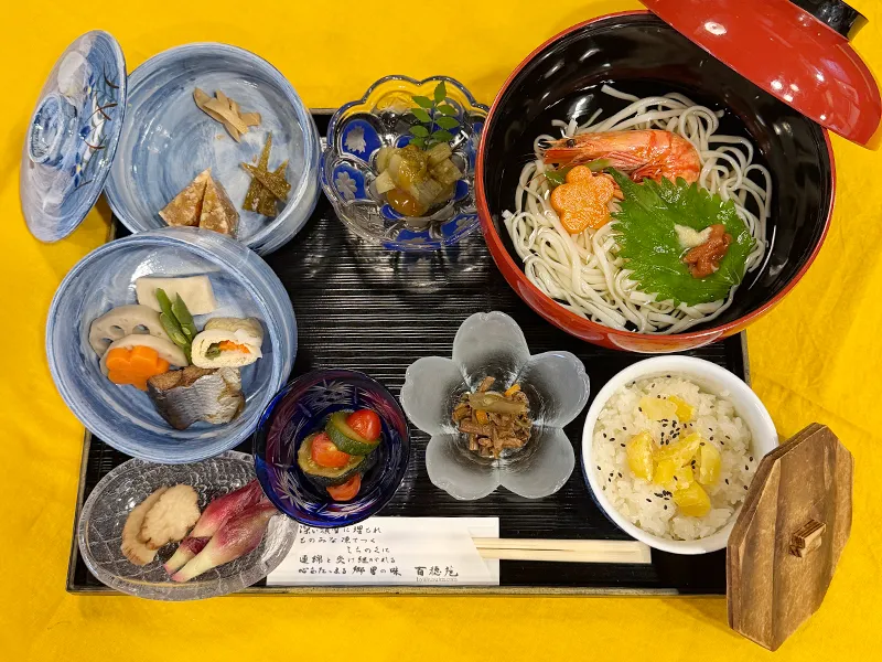 栗おこわと秋田名物いなにわうどんセット